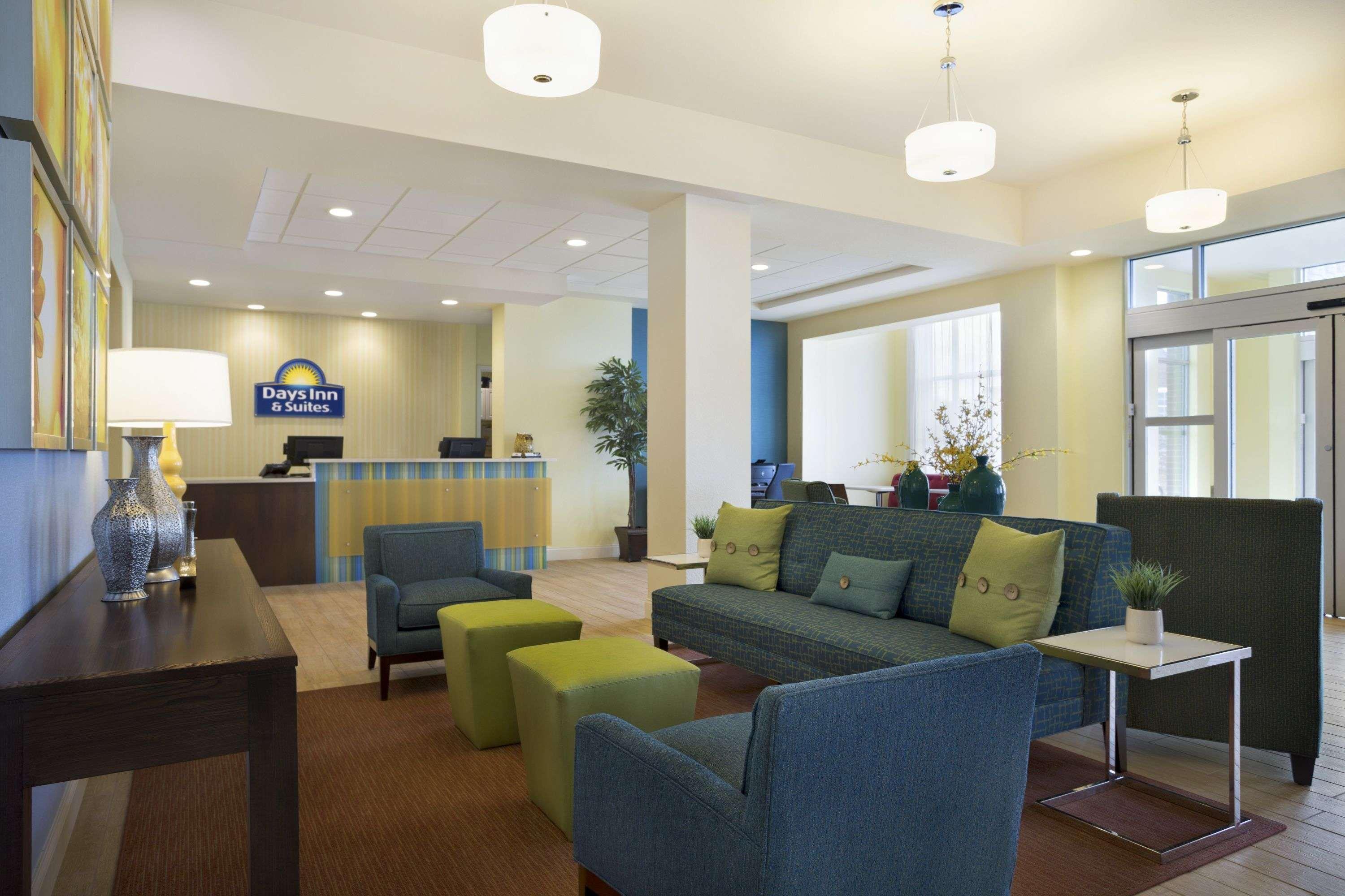Days Inn & Suites By Wyndham Belmont Екстериор снимка