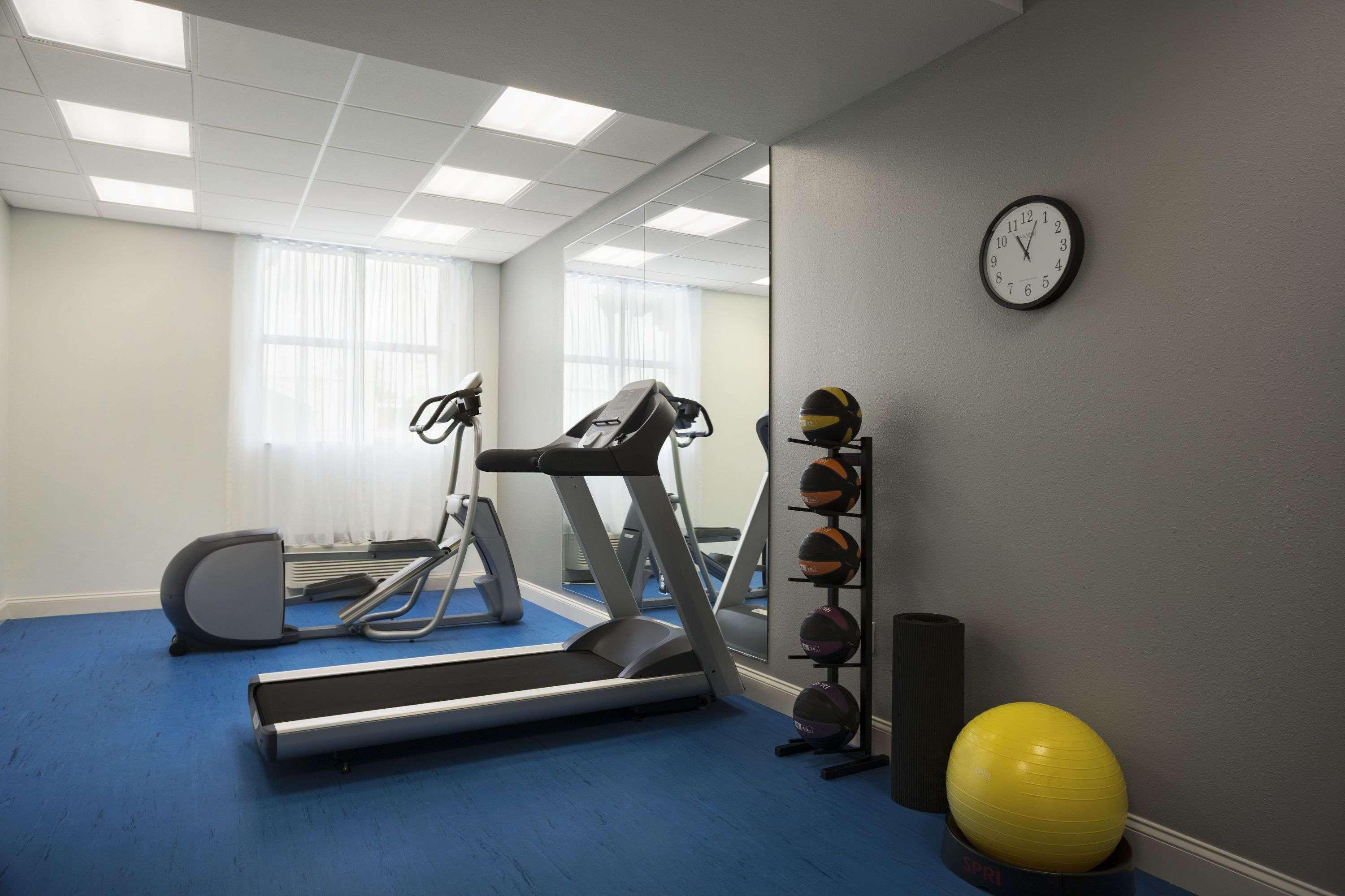 Days Inn & Suites By Wyndham Belmont Екстериор снимка