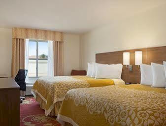 Days Inn & Suites By Wyndham Belmont Екстериор снимка