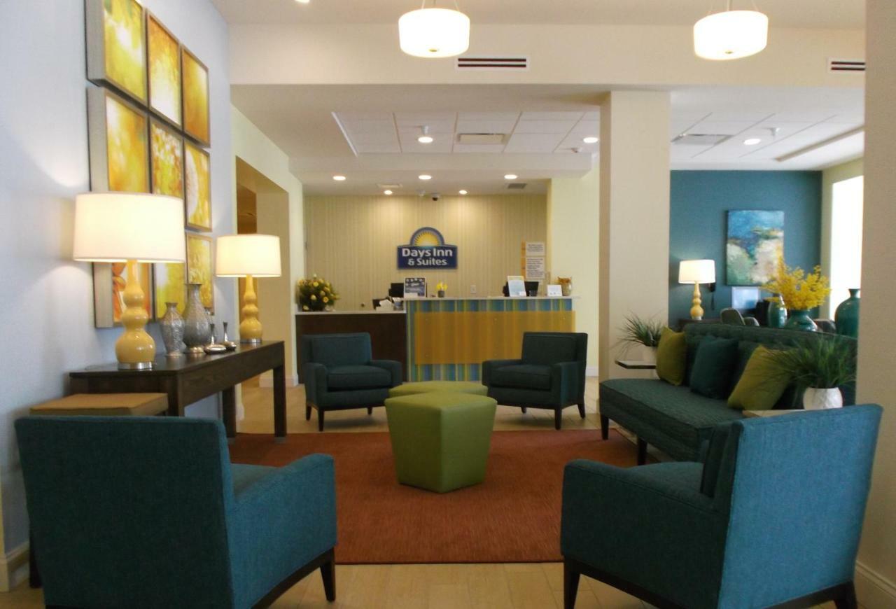 Days Inn & Suites By Wyndham Belmont Екстериор снимка